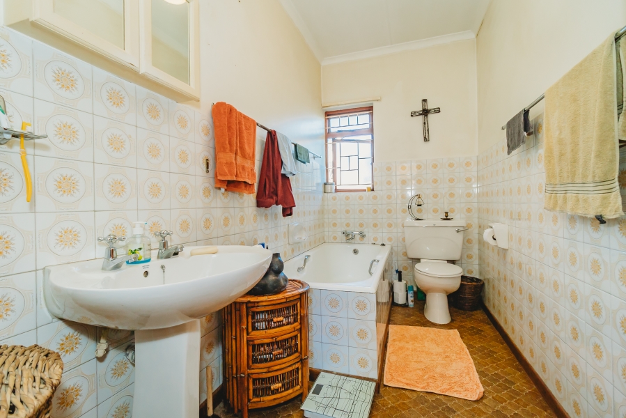 5 Bedroom Property for Sale in Bodorp Western Cape